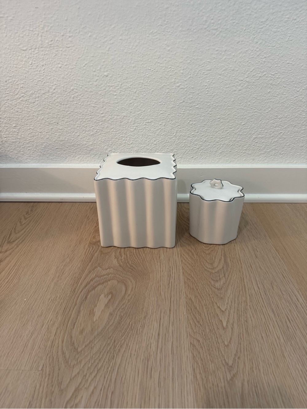 Kassatex Bathroom Set - tissue box cover and jar